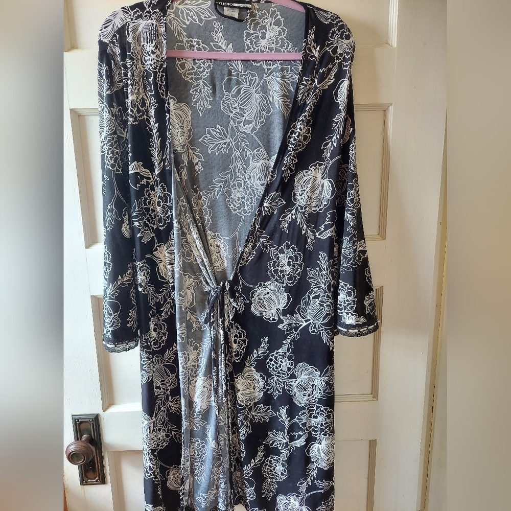 Vintage Studio By Donatella Floral Black and White Women's Robe